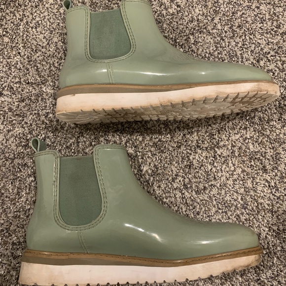 Women’s rain boots - Picture 1 of 2